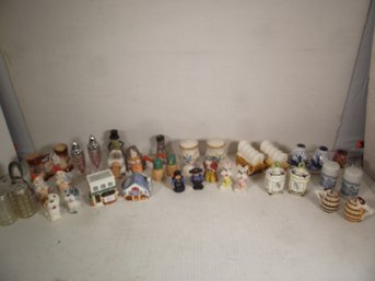 VINTAGE SALT AND PEPPER SHAKER LOT.