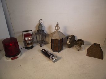 VINTAGE LAMP AND LIGHT LOT.