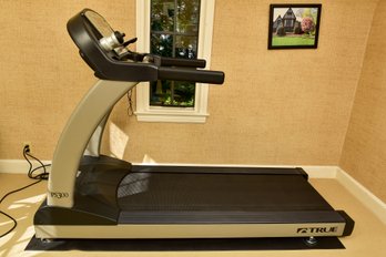 True Fitness PS300 Treadmill (rEAD DESCRIPTION)
