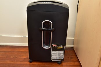 Staples SPL-S302D Shredder