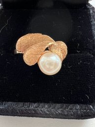 Cultured Pearl With 14 Kt Gold, Leaves Intertwined In Gold, Lovely, Weighs 3.0 Dwt, Approx Size 6