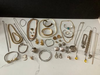 Mixed Costume Jewelry Lot #43