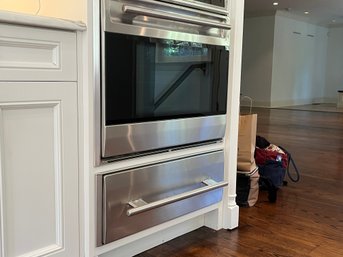A Wolf 30 Inch Oven & Warming Drawer - S030U/S