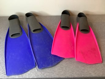 2 Sets Of Swim Fins