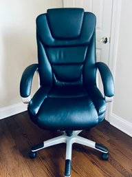 Extremely Comfortable Black Swivel Desk Chair (LOC: S1)