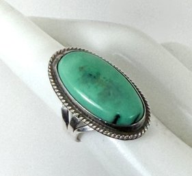 NATIVE AMERICAN STERLING SILVER GREEN TURQUOISE ROPE BORDERED BEZEL RING