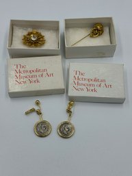 TWO MMA PINS AND A PAIR OF REDONTE EARRINGS