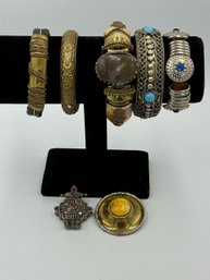 LOT OF DECORATIVE JEWELRY