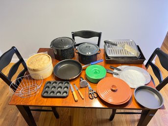 Lot Of Kitchenware, Pots And Pans, Etc