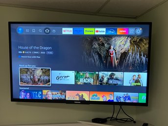 Toshiba 50' TV With Roku