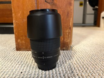 Nikon AF Nikkor 70-300mm F/4-5.6G Telephoto Zoom Lens