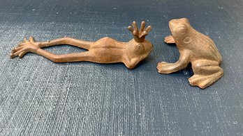 Cute Vintage Metal Frogs