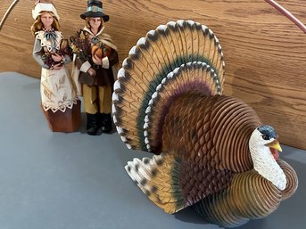 Happy Thanksgiving - Pacific Rim Set Of 2 Carved Pilgrims & Gorgeous Turkey