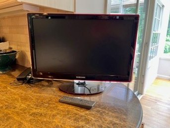 Samsung 23 TV And Remote