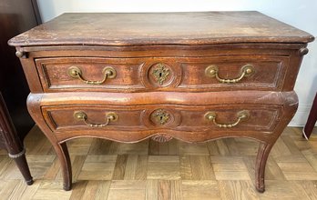Vintage French Provincial Walnut Bombe Style Commode Chest With Pull-out Extension And Brass Hardware