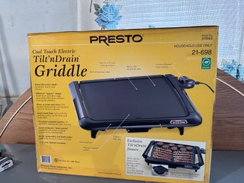 Presto Tilt & Drain Griddle   In Box