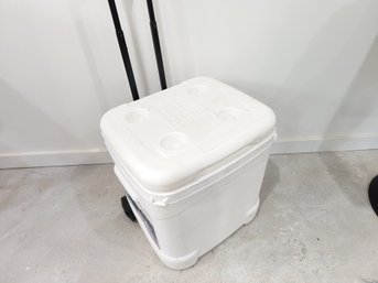 Rolling Cooler  / Ice Chest