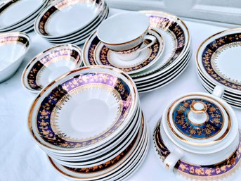 Vintage Porcelain Tableware Set Of 10  Extra Plates And Quilted Carry Bags