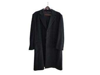 100% Men's Cashmere Coat In Excellent Condition - Color Is Black