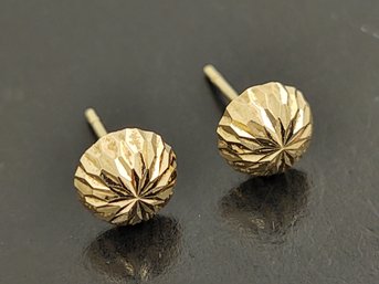 Vintage 14k Gold Etched Button Stud Earrings