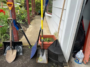 Group Of Rakes And Shovels - 6 Pc