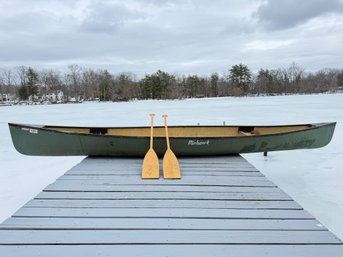 Mohawk 16' Canoe With Pair Of Oars