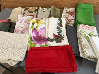 Huge Group Of Cloth Napkins - All Like New