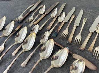 Vintage Flatware -Community Plate Deco Style 26 Piece With Case
