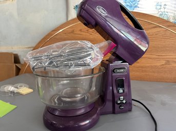 Ginny's 16 Speed Mixer With Two Sized Bowls And Attachments