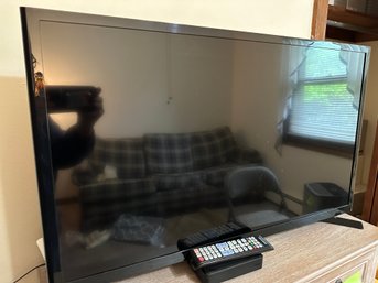 Samsung 32' TV Flat Screen With Remote