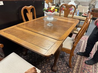 Beautiful Antique Oak Table With 4 Reproduction Chairs