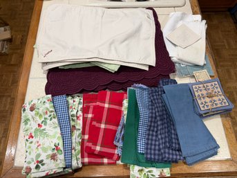 Lot Of Placemats And Napkins