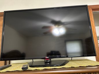 LG TV Flat Screen 44'  On Stand W/ Remote