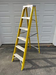 Fiberglass 6' Step Ladder