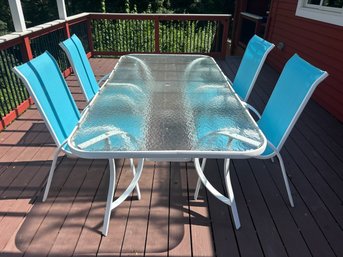 Outdoor Dining Table And Four Chairs (5)