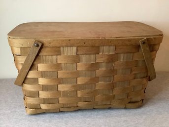 Large Lidded Picnic Basket