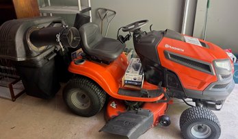 Husqvarna YTH18542 42-in 18.5 -HP Single Cylinder Gas Lawn Tractor