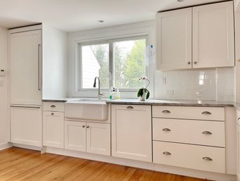 A Bright White  Wood Kitchen Cabinets With Quartzite Counters - Shaws Fireclay Farm House Sink
