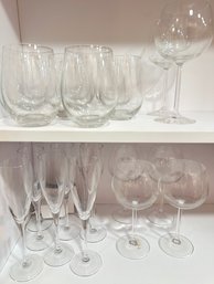 3 Sets Wine Glasses: 8 Villeroy & Boch Tall Stemmed, 6 Wide Stemmed & 8 Stemless