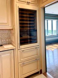 A Sub Zero 427 R - 27 Inch - Wine Cooler  - TriZone - 78 Bottle Capacity