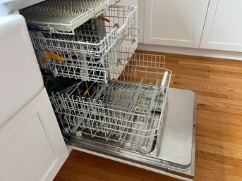 A Miele Futura Crystal Dishwasher - Includes Panel - G 5175 SCVi