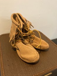 Minnetonka Boots Womens Size 9