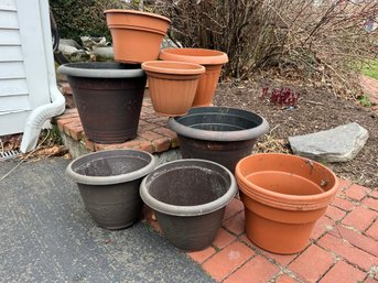 A Collection Of Plastic Garden Pots - Various Sizes
