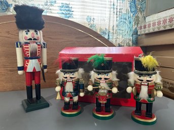 Nutcracker 15' Soldier And More