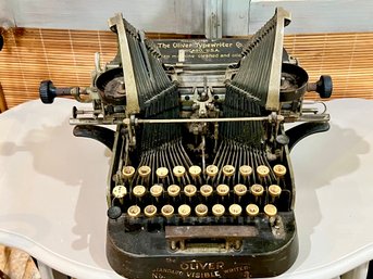 Antique  Oliver Standard Visible Writer No 3 Bat Wings