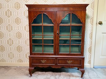 Stunning Vintage Hathaway Furniture Flame Mahogany Display Cabinet With Arched Doors