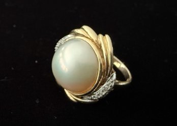 Lovely 14K Mabe Pearl And Diamond Cocktail Ring, Size 6.5