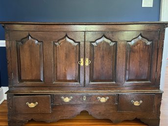 An 18th C English Oak Mule Chest - Queen Anne