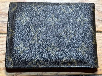Vintage Luxury Men's LOUIS VUITTON Monogram Bifold Wallet