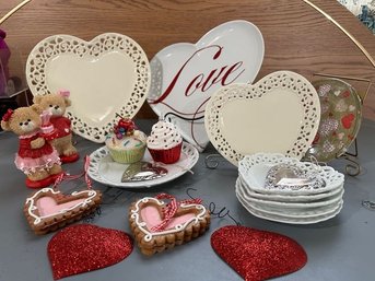 Lattice Heart Plates, Ornaments And Figurines